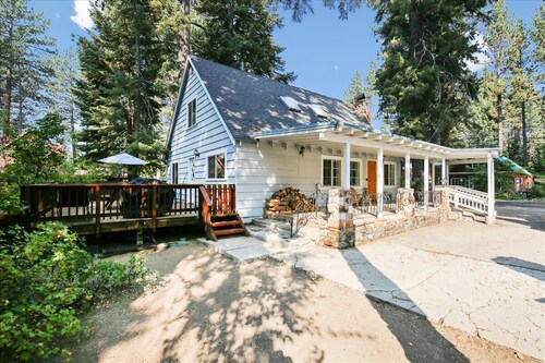 Quaint Pet Friendly North Shore Cabin Nestled in the Meadow