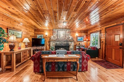 Quaint Pet Friendly North Shore Cabin Nestled in the Meadow