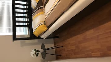 Comfort-Apartment, 2 Schlafzimmer, Stadtblick | 2 Schlafzimmer, Bügeleisen/Bügelbrett, kostenloses WLAN, Bettwäsche