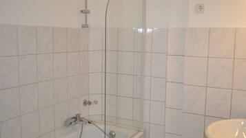 Standard Apartment, 2 Bedrooms, Garden View | Bathroom | Hair dryer, towels, toilet paper
