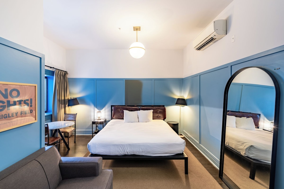 Habitación Premium, 1 cama King size y sofá cama | Ropa de cama de alta calidad y caja de seguridad en la habitación