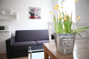 Family Apartment, 2 Bedrooms, City View | In-room dining