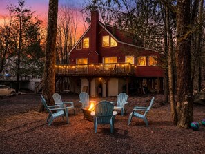 Terrace/patio - Lakella: Beach, Pool & Ski Retreat in the Hideout (Hamlin)