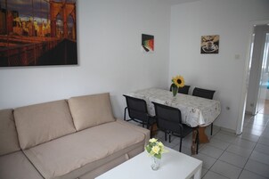 家庭公寓, 2 间卧室, 城市景观 | 客厅 | 平板电视