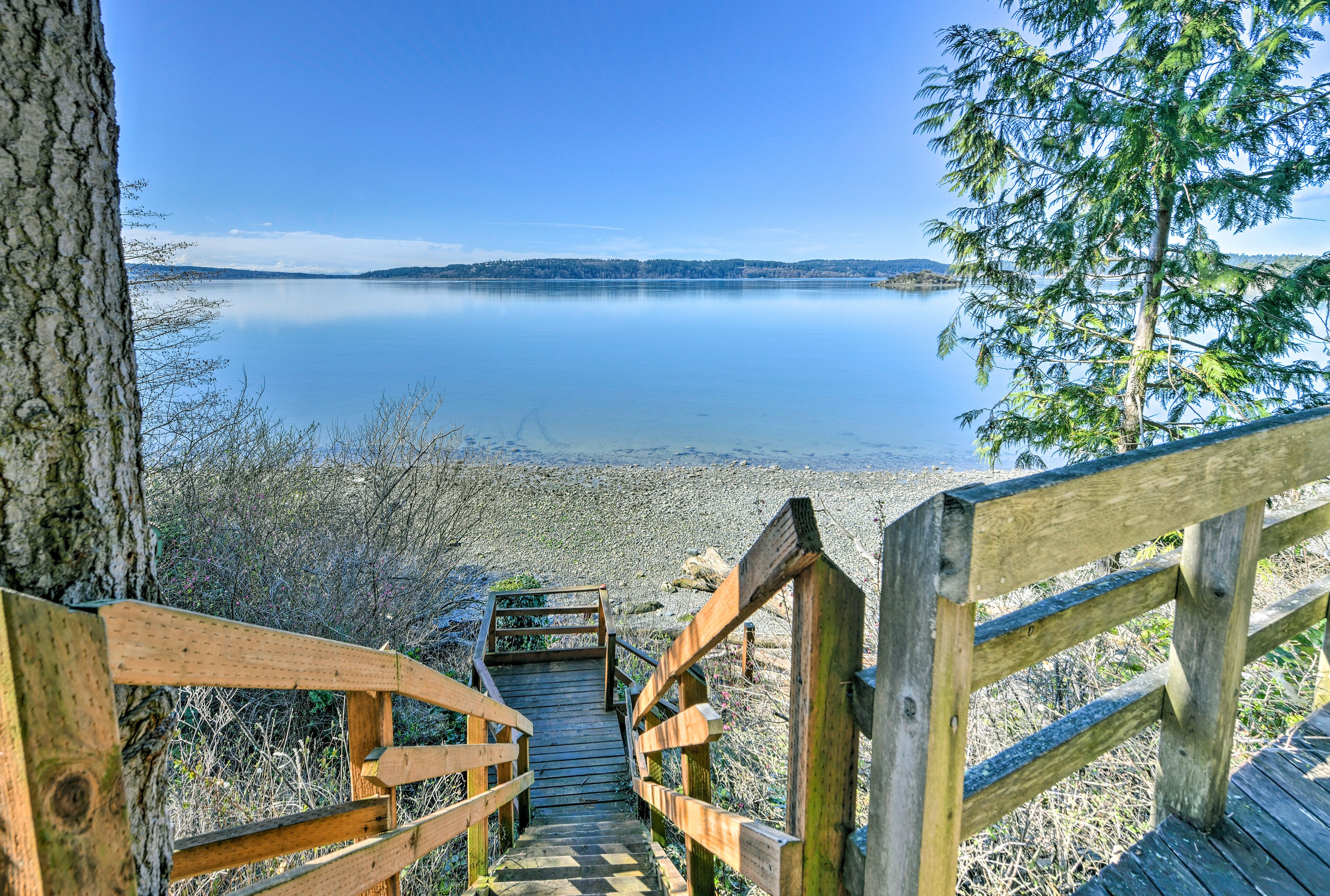 Cozy Beachouse: View & Deck, Steps from Skagit Bay