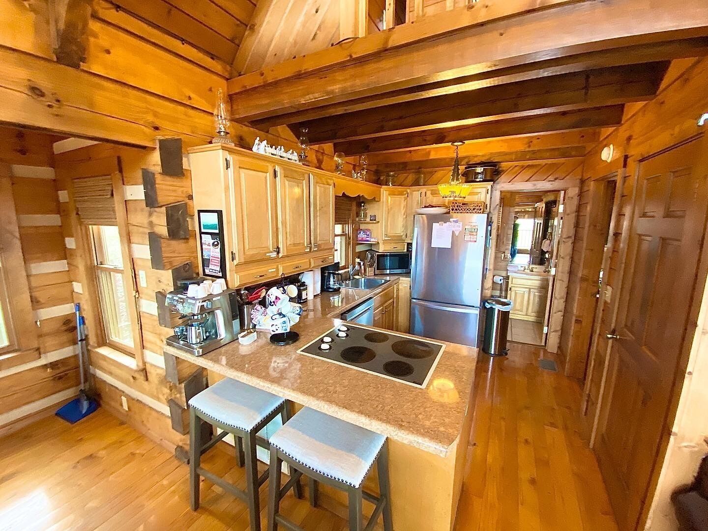 Kylskåp, mikrovågsugn, ugn och spishäll