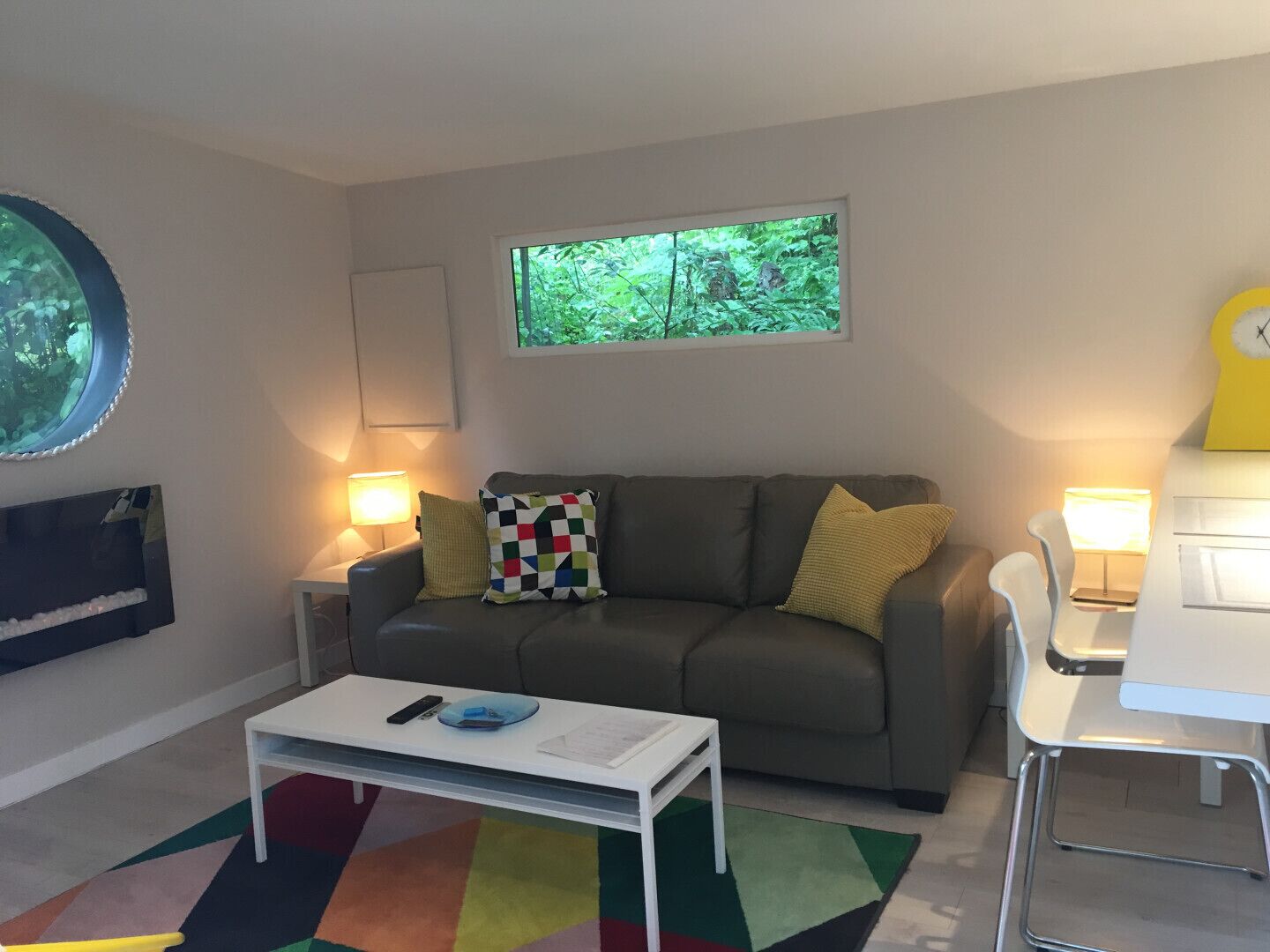 Smart TV, fireplace, Netflix, streaming services