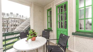 Apartemen Romantis, 2 kamar tidur | Balkon