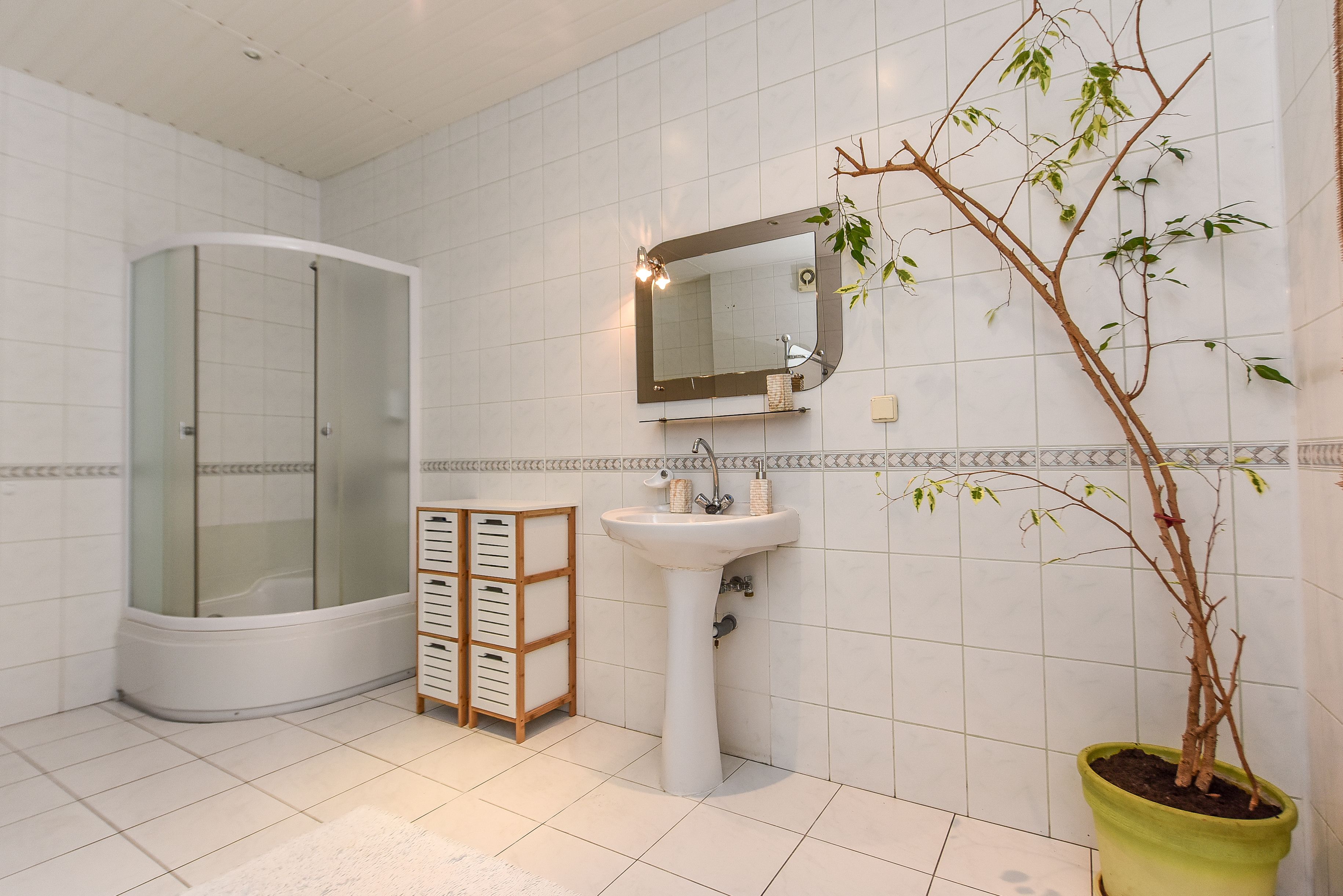 Comfort Apartment, 2 Bedrooms | Bathroom | Bathtub, deep-soaking bathtub, free toiletries, hair dryer