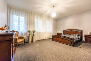 Comfort Apartment, 2 Bedrooms | 2 bedrooms, premium bedding, desk, iron/ironing board