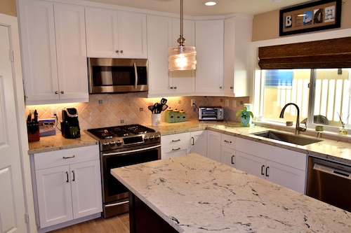 Amazing Beach House! Great Roof Deck. 1 block from beach-A/C-Garage Parking