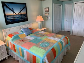 2 bedrooms, free WiFi - Beautiful 2br/2ba direct bayfront with pool and boat slip (Ocean City)