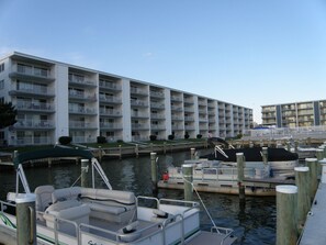 Marina - Beautiful 2br/2ba direct bayfront with pool and boat slip (Ocean City)