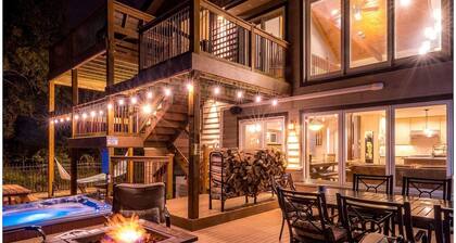 Panoramic views, Hot Tub, Sauna, Firepit, Sand Vball, Foosball, Dunes Nat`l Park