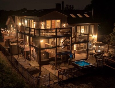 Panoramic views, Hot Tub, Sauna, Firepit, Sand Vball, Foosball, Dunes Nat`l Park