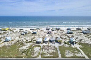 On the beach - Adorable & Affordable home with great Gulf & Bay Views, 4 Bdrm, 2 Ba (Gulf Shores)