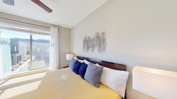 4 slaapkamers, een bureau, een strijkplank/strijkijzer, gratis wifi