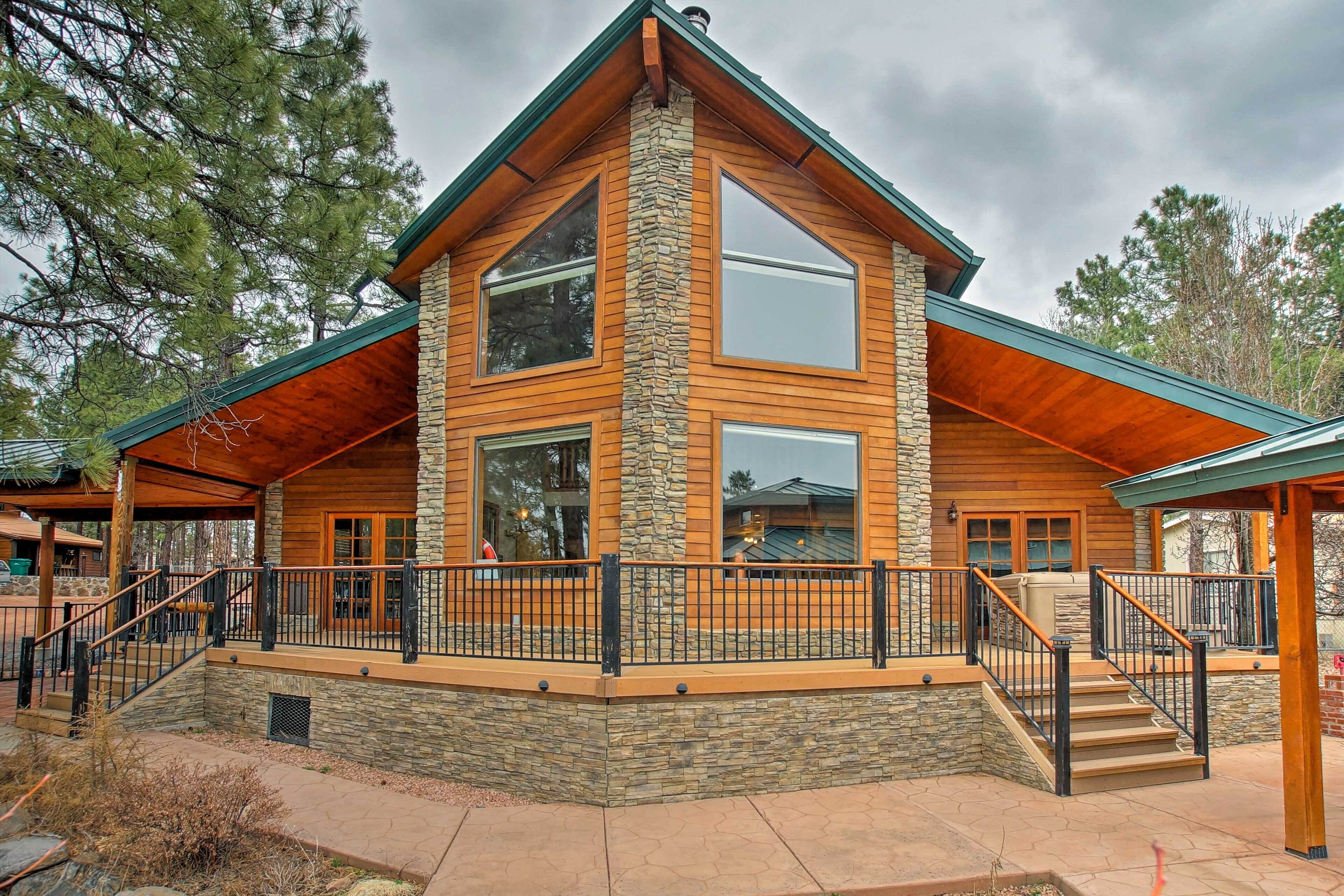 Cabin on Rainbow Lake: Views, Hot Tub + Dock
