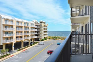 Property grounds - Royal Hawaiian 401 - 2 bedroom ocean side with indoor and outdoor pool (Ocean City)