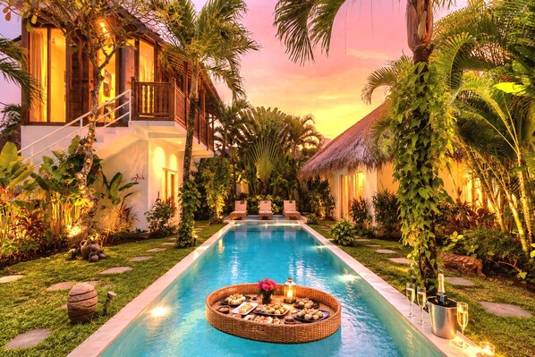 Outdoor pool, sun loungers