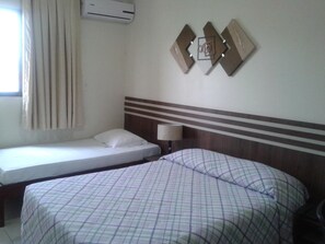 มินิบาร์, โต๊ะทำงาน, Wi-Fi ฟรี, ผ้าปูที่นอน