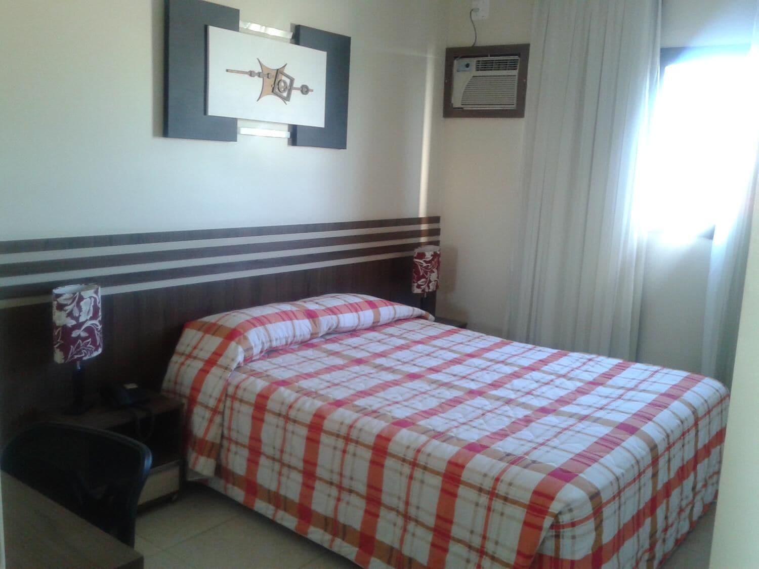 Minibar, escritorio, wifi gratis y ropa de cama 