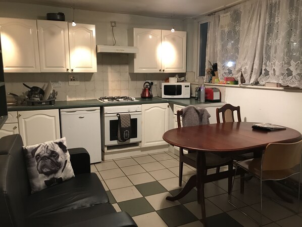 Private kitchen - Nice double room in central London  (London)