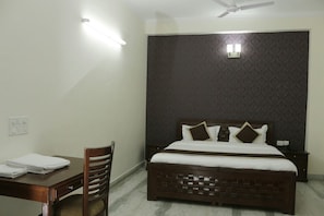 Desk, rollaway beds, free WiFi