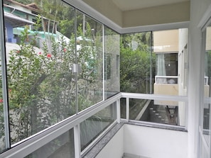 Apartemen (1046) | Balkon