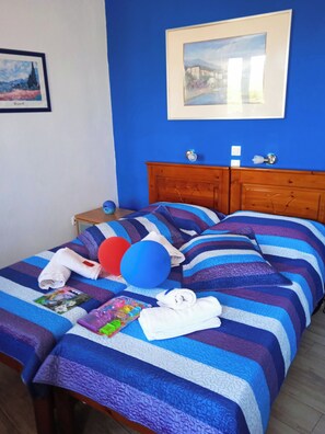 1 chambre, fer et planche à repasser, accès Internet, draps fournis