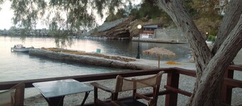 Apartamento acogedor junto a la playa en la isla de Ikaria, planta baja de Therma