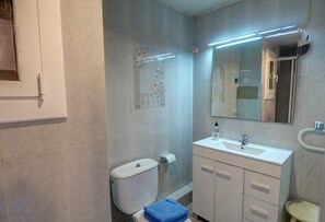 Hair dryer, towels
