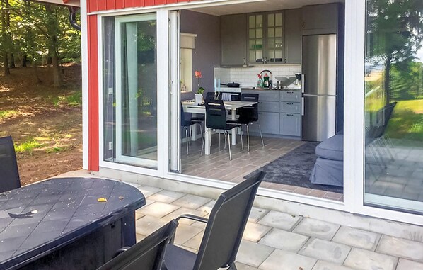 Outdoor dining - 2 bedroom awesome home in Kvidinge (Kvidinge)