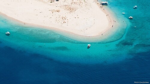 Die Villa la Curva ist ein modern gestaltetes, 370 m großes Haus in der Nähe des Strandes von Laganas.