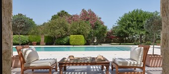 Villa la Curva is a modernly designed, 370m home, near the beach of Laganas.