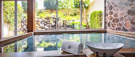 Een sauna, een stoombad, lichaamsbehandelingen, hydrotherapie