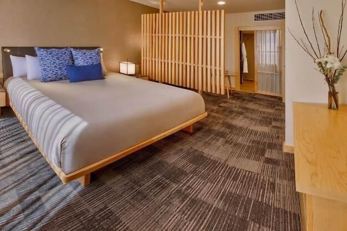 In-room safe, desk, iron/ironing board, free WiFi