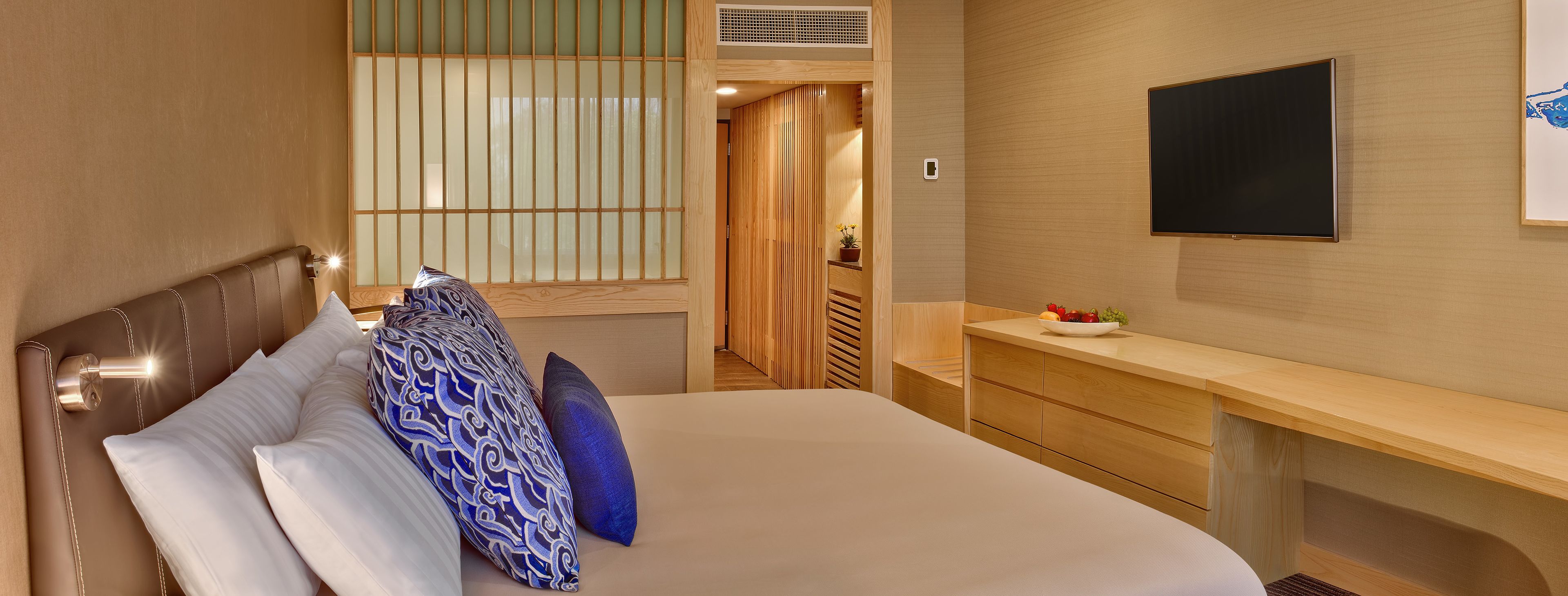 Caja de seguridad en la habitación y escritorio 