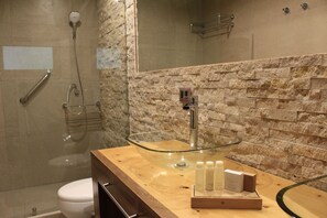 Badkamer met douche