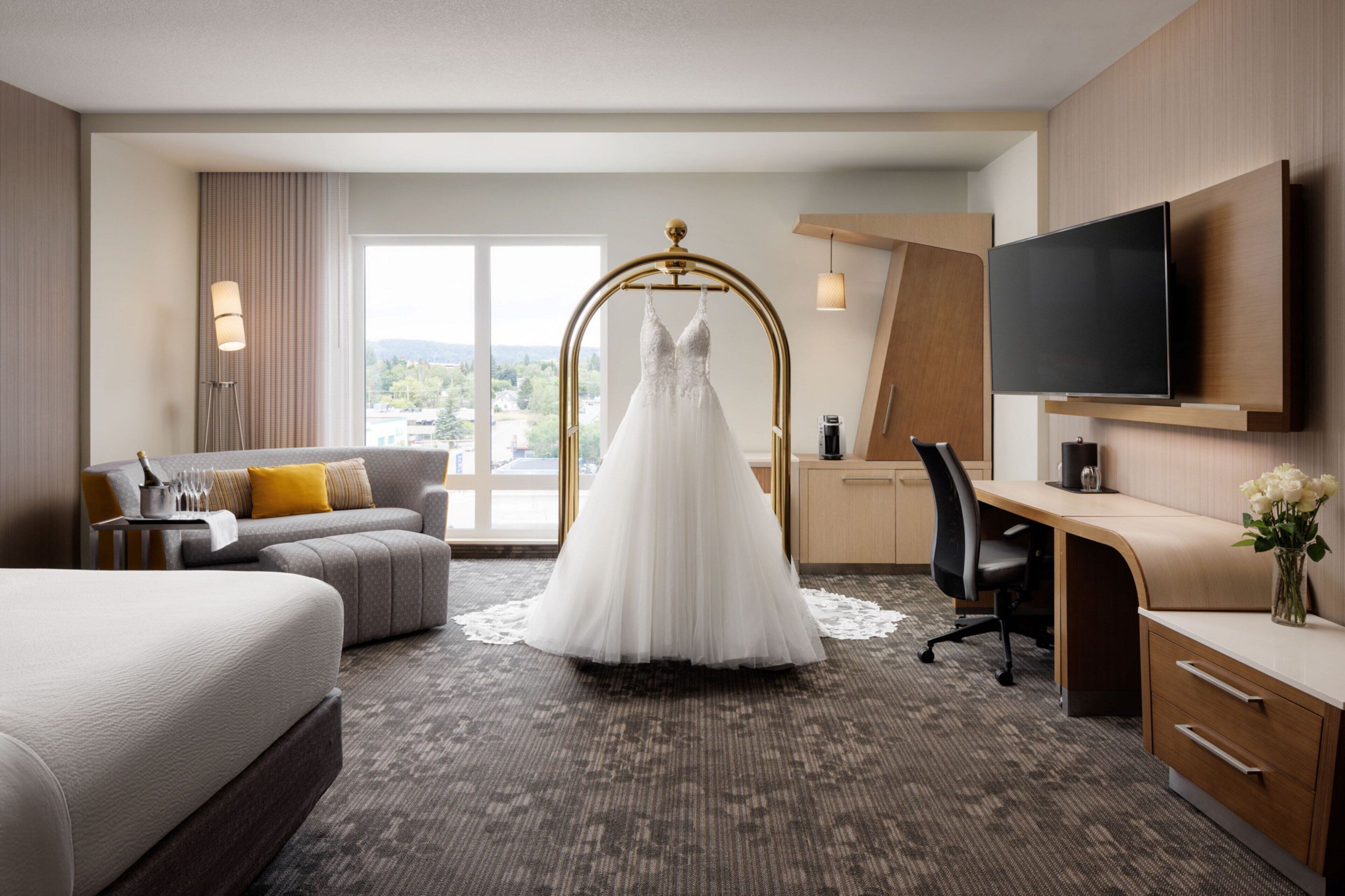 suite, 1 king bed with sofa bed, city view | pillow-top beds, desk, laptop workspace, soundproofing