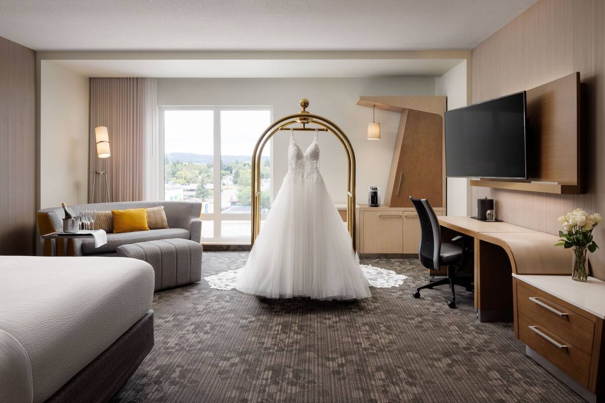 suite, 1 king bed with sofa bed, city view | pillow-top beds, desk, laptop workspace, soundproofing