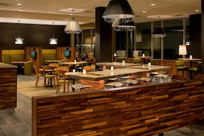 Breakfast and dinner served  - Courtyard by Marriott Prince George (Prince George)