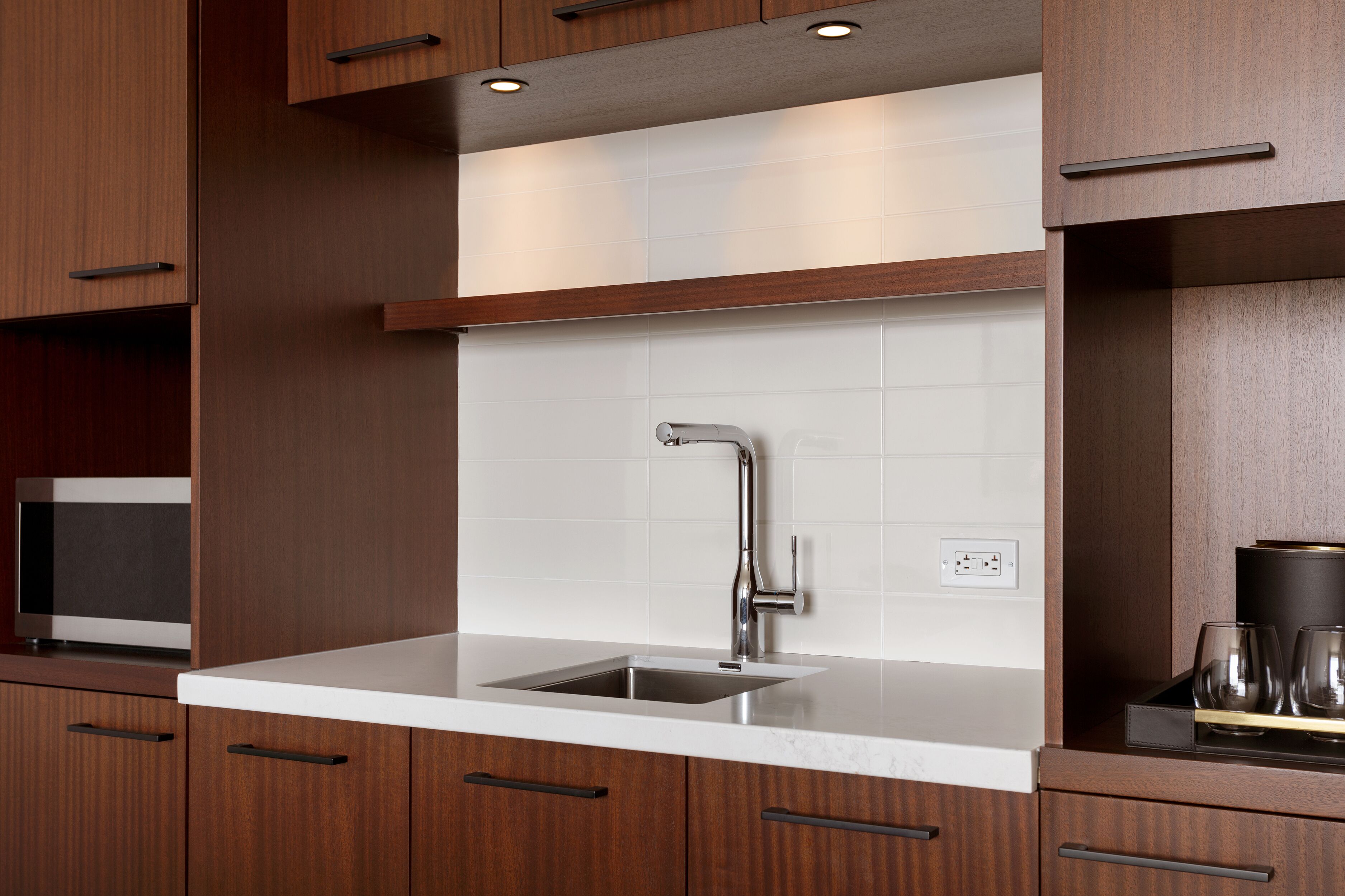 executive suite, 1 king bed | living area | 55-inch lcd tv with satellite channels, tv, netflix