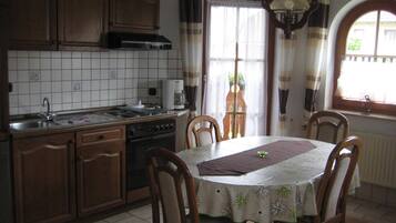 Réfrigérateur, four, lave-vaisselle