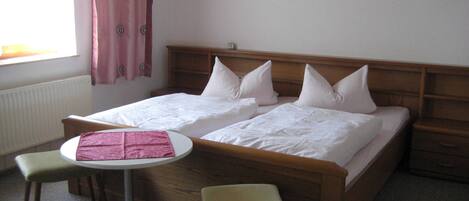 2 bedrooms, travel cot, WiFi, bed sheets