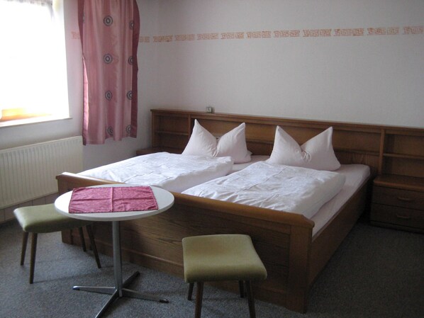 2 Schlafzimmer, Reisekinderbett, WLAN, Bettwäsche