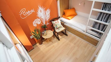 MIXED DORM, 6 BEDS | 1 phòng ngủ, bàn ủi/dụng cụ ủi quần áo