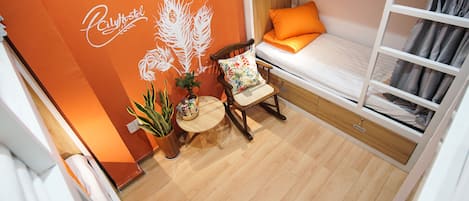 MIXED DORM, 6 BEDS | 1 bedroom, iron/ironing board, free WiFi, bed sheets