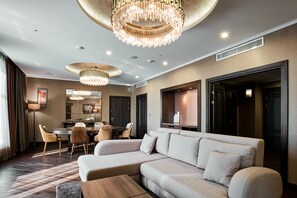 Suite presidencial | Ropa de cama hipoalergénica y caja de seguridad en la habitación 