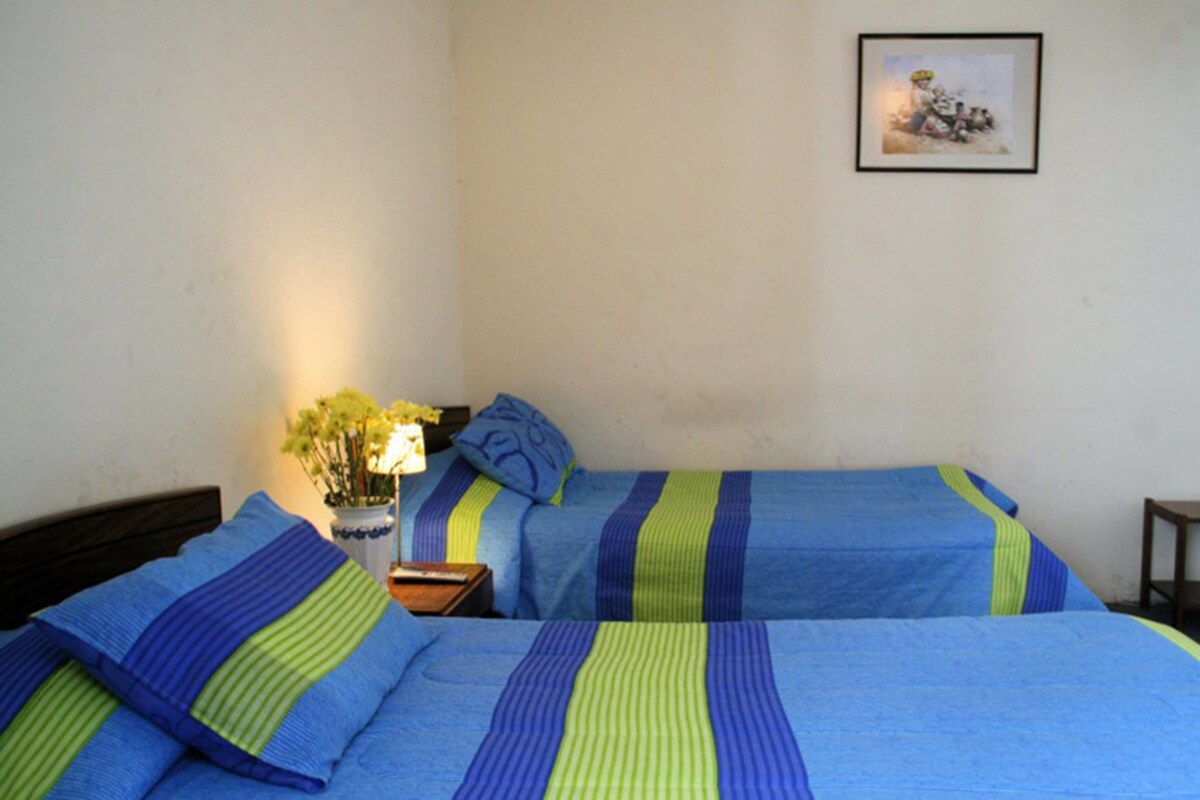 Een bureau, gratis wifi, beddengoed, rolstoeltoegang
